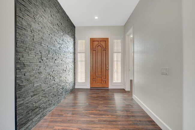 Building Photo - Anthem country Club Golf Community Beauty