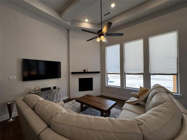 Building Photo - 3880 Verona St