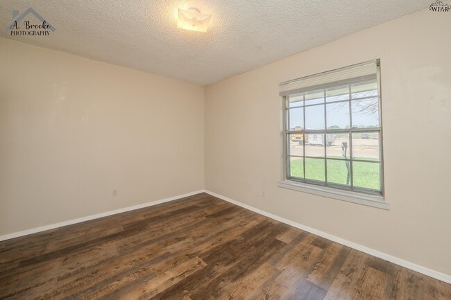 Building Photo - 1118 Crescent Ln