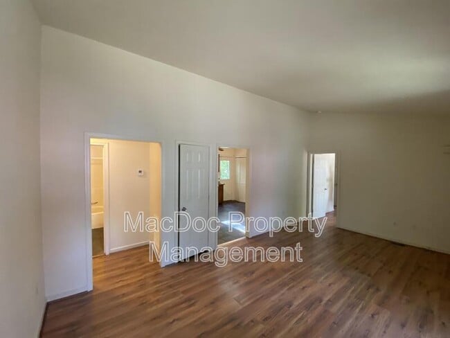 Building Photo - 507 Montgomery Dr