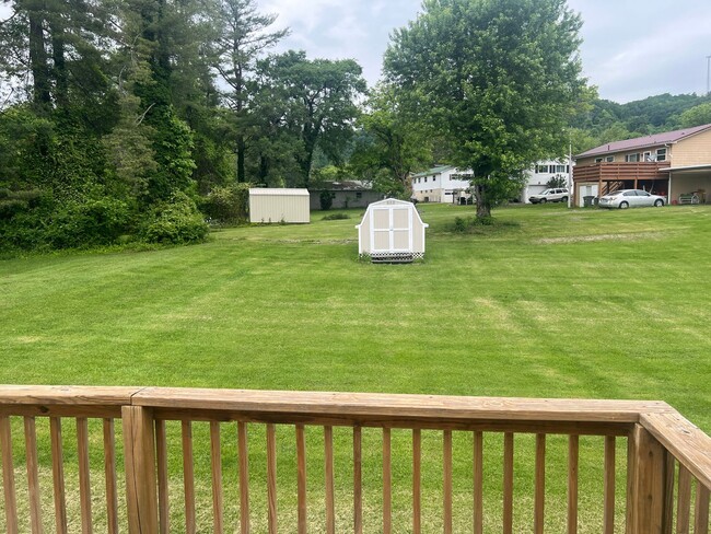 Building Photo - One Level Ranch!