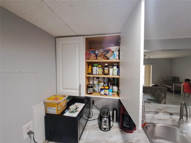 Building Photo - 9708 SW 138th Ave