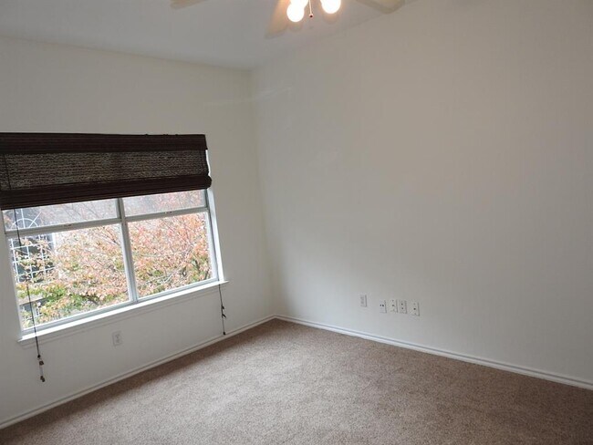 Building Photo - 11207 Crossland Dr