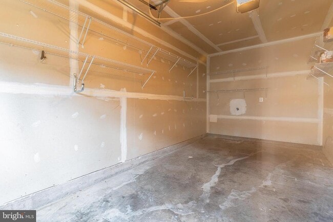 Building Photo - 21927 Windy Oaks Square