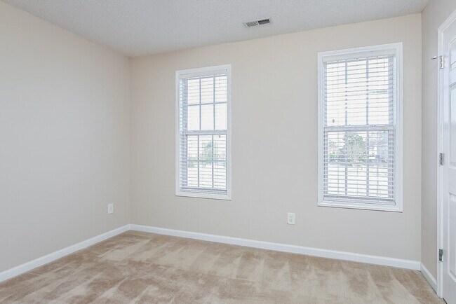 Building Photo - 1004 Open Field Dr