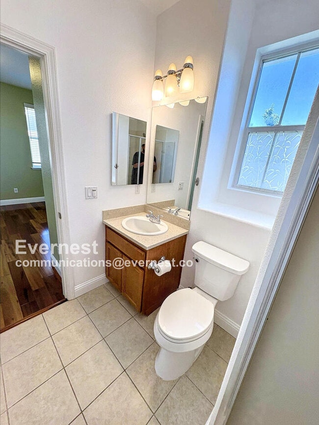 Building Photo - 1079 Westbury Dr