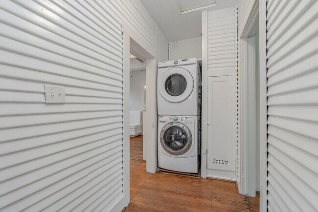 Building Photo - August Move In! Fantastic 3 Bed, 2 Bath in Bryan