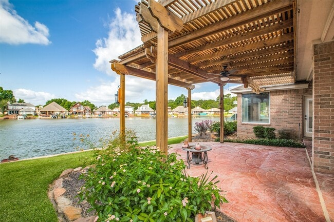 Building Photo - 13661 Lakeside Pl Dr