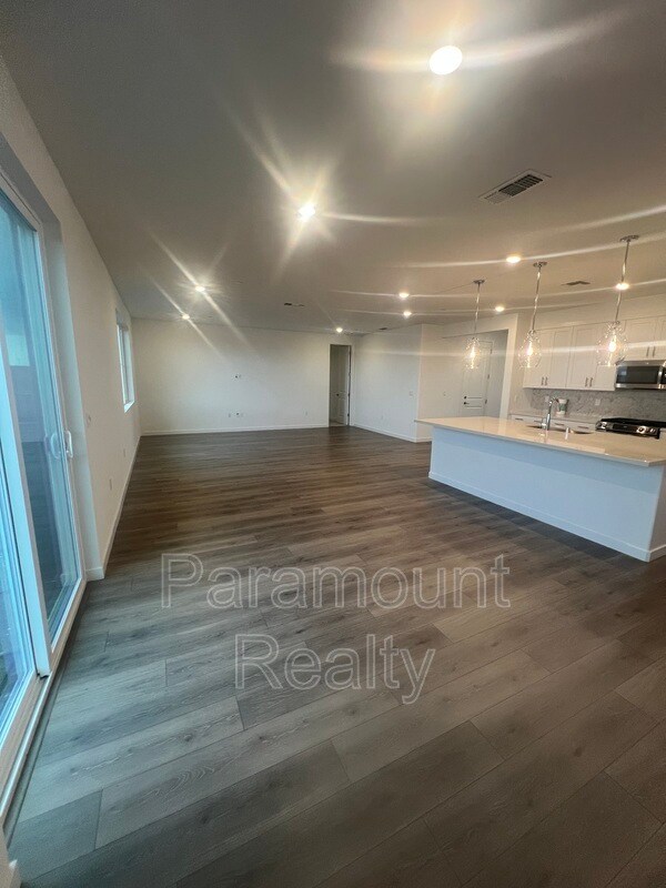 Building Photo - 16516 Barnett St