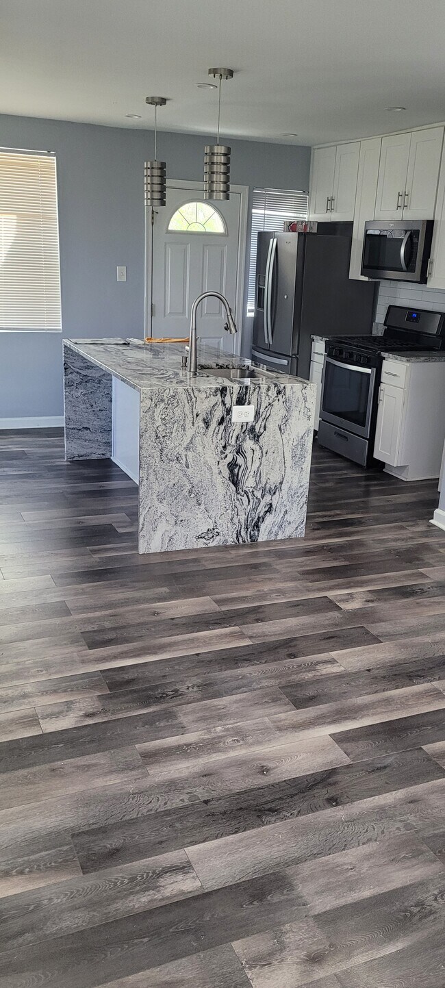 Open floor plan - 335 63rd St NE