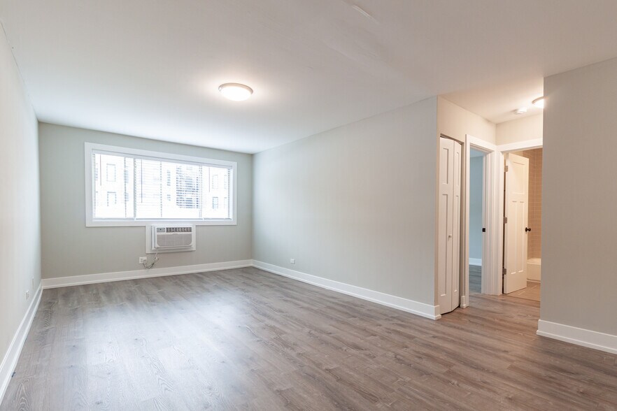 Building Photo - 527 W Surf St