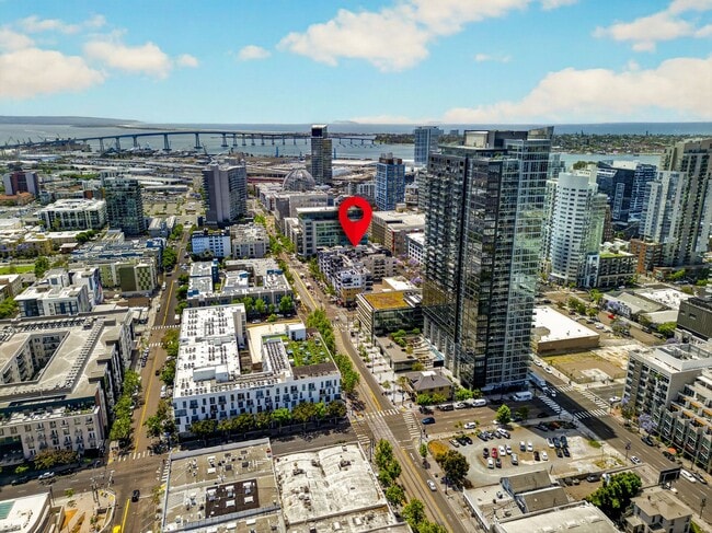 Building Photo - Luxury Downtown San Diego Condo | 2BR/2BA at Park Blvd West – $3,300/mo