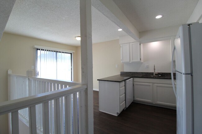 Building Photo - Fully Remodeled 2 Bedroom 1.5 Bath Duplex In Olathe