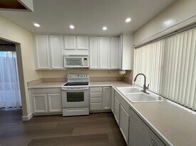 Building Photo - 2208 Summerpark Ct