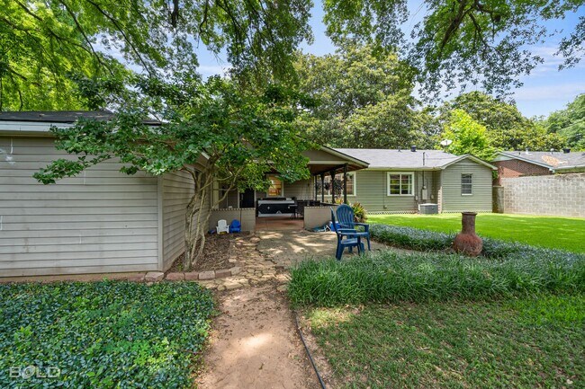 Building Photo - Adorable Broadmoor rental!