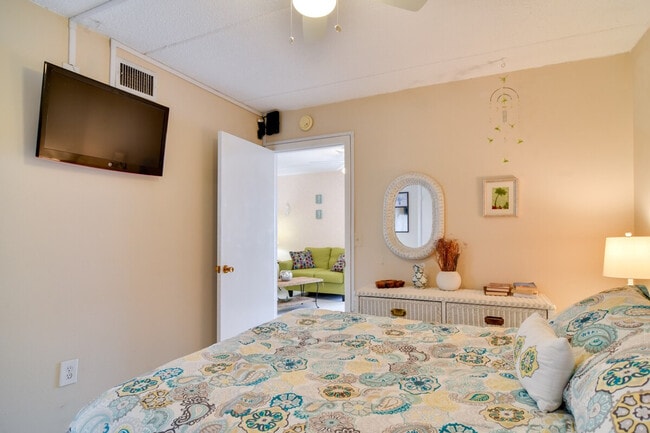 Building Photo - 8921 Blind Pass Rd