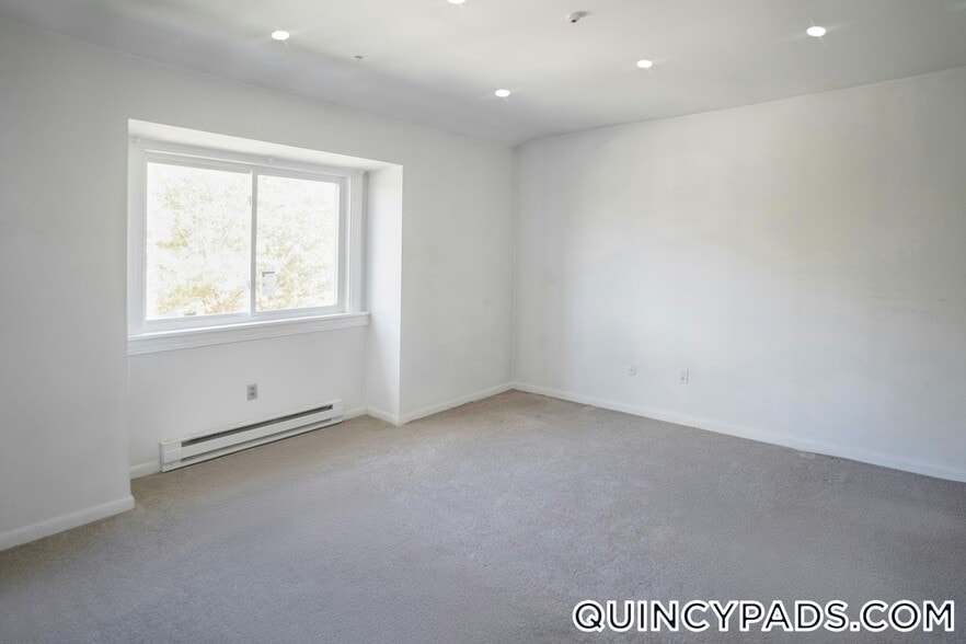 Building Photo - 24 Presidential Dr