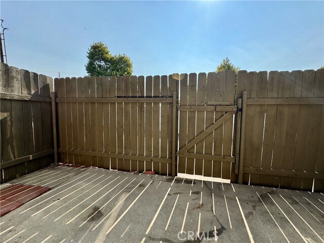 Building Photo - 8863 San Bernardino Rd