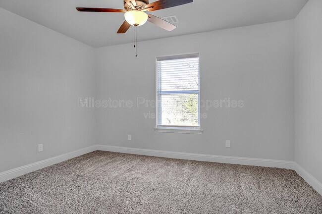 Building Photo - 2709 W Washington St