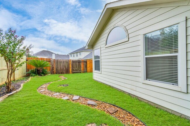 Building Photo - 16510 Bluff Springs Dr