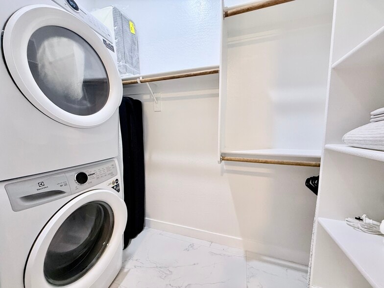 Building Photo - 4013 W Buist Ave