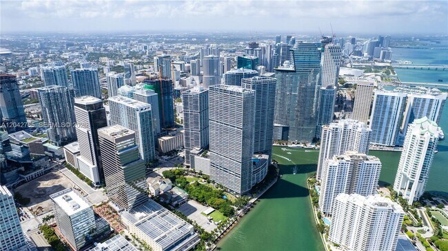 Building Photo - 495 Brickell Ave