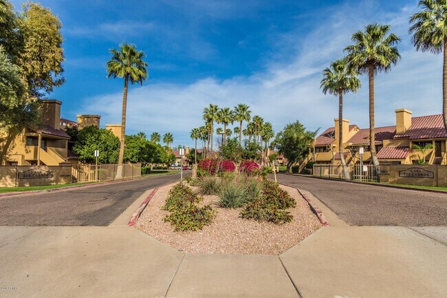 Building Photo - 4901 S Calle Los Cerros Dr