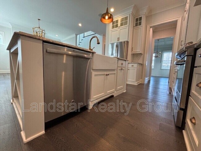 Building Photo - 6411 Moonseed St