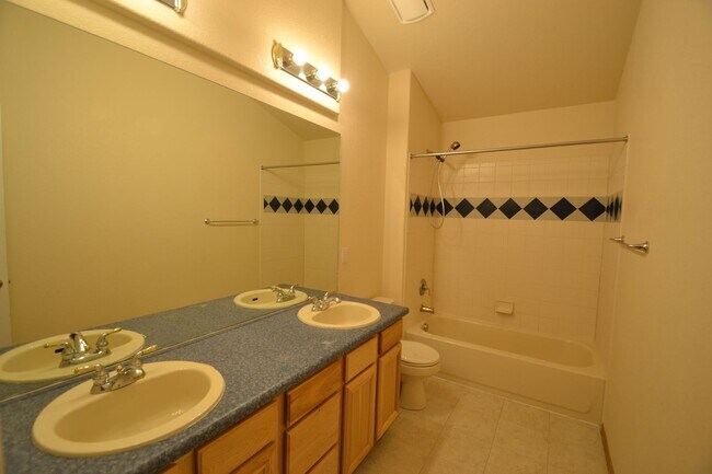 Building Photo - 7492 Amberly Dr
