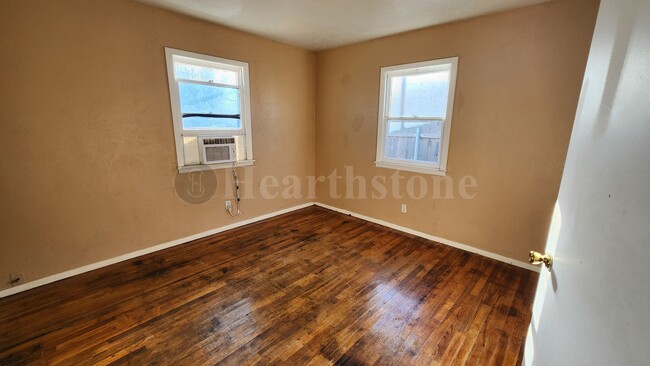 Building Photo - 1012 E Brazos St