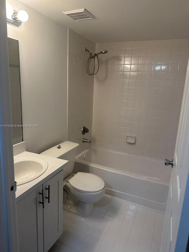 Building Photo - 9777 Nob Hill Ct