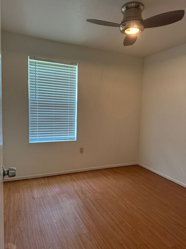 Building Photo - 3/2 Single Family Home in Lehigh Acres for...