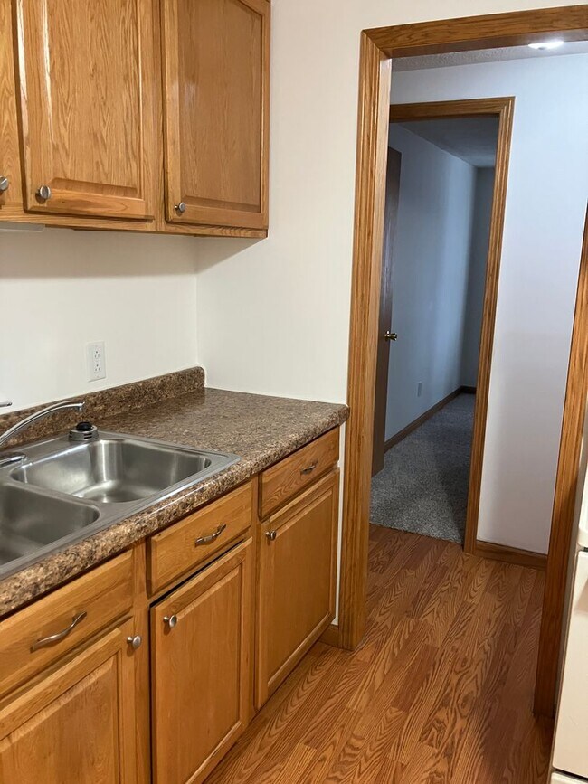 Building Photo - 38 Meadowview Terrace