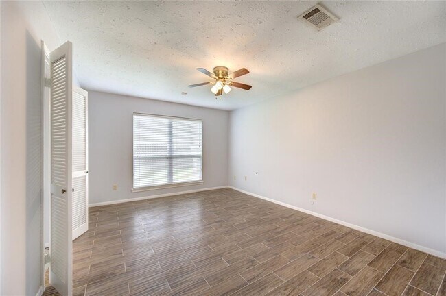 Building Photo - 2950 Jenny Dr
