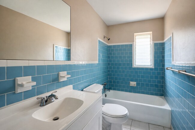 Building Photo - 1924 Coronado Rd