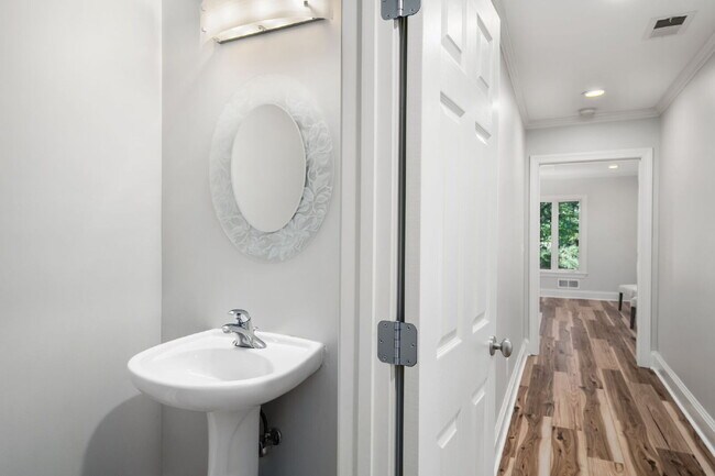 Building Photo - Move in before December 31st and get $100 OFF your rent for the first 3 months — PLUS a $250 Amaz...