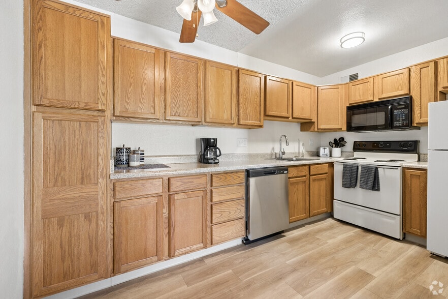 1BR, 1BA - 450SF - Kitchen - Mountain Village