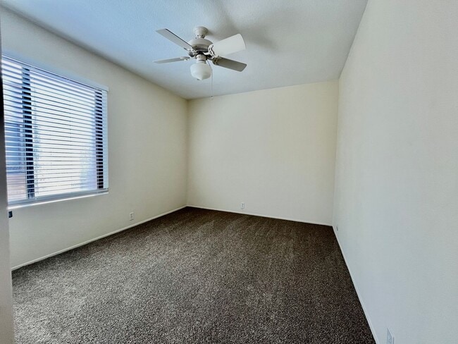 Building Photo - Beautiful 2bd/2bath townhome in La Jolla Community. Large patio.  Laundry and garage