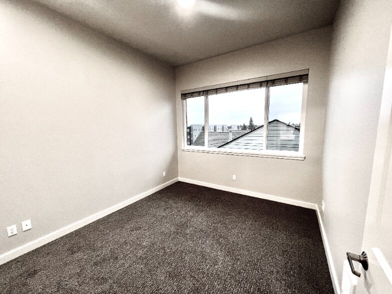 Building Photo - 2330 Yakima Ct