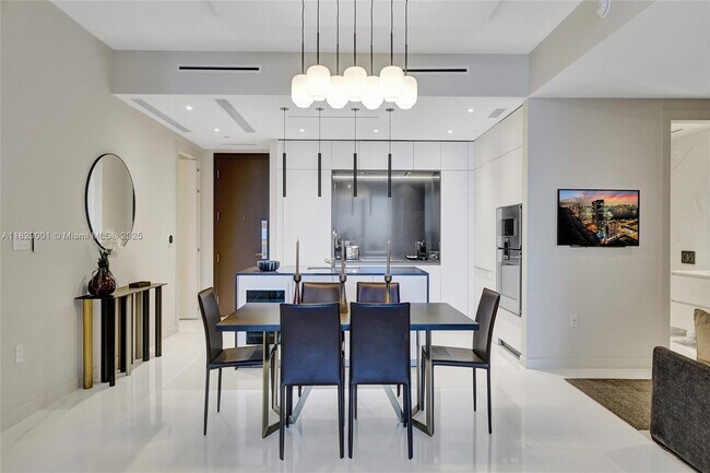 Building Photo - 300 Biscayne Blvd Way