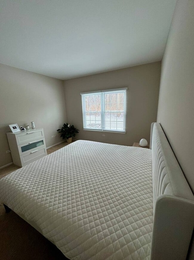 Building Photo - 5261 Pebble Ln