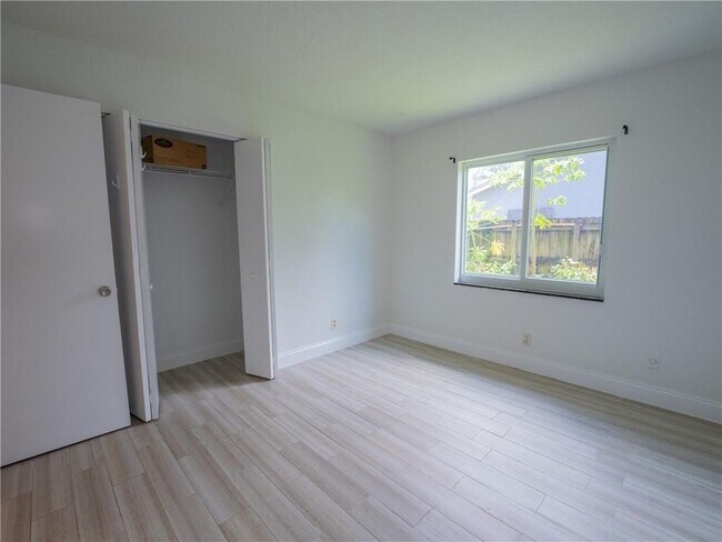 Building Photo - 5332 NW 29th Ct