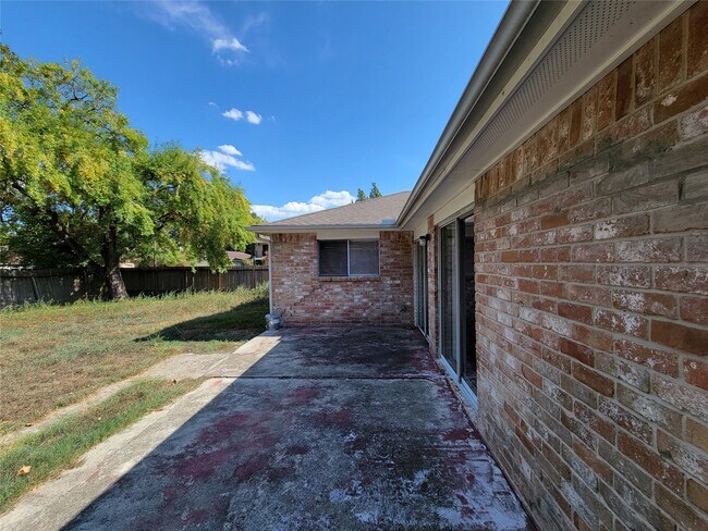 Building Photo - 18402 Tall Cypress Dr