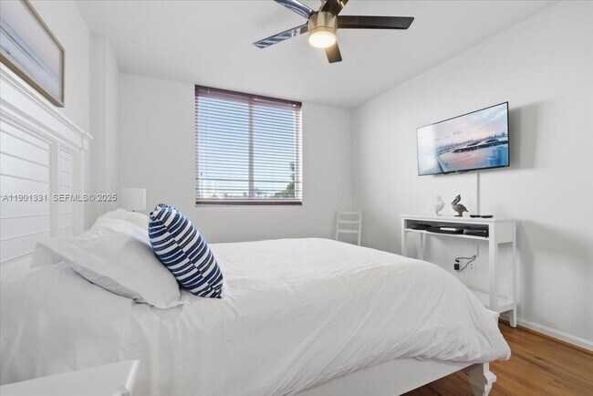 Building Photo - 18800 NE 29th Ave