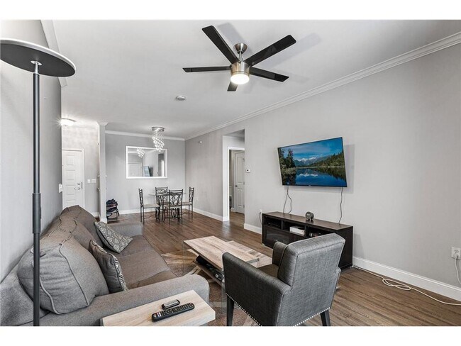 Building Photo - Sparkling 2 Bedroom Condo in Southwest Sta...