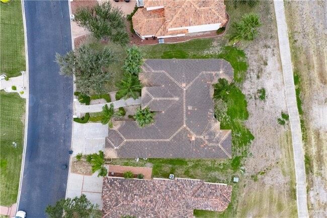 Building Photo - 37 Red River Dr