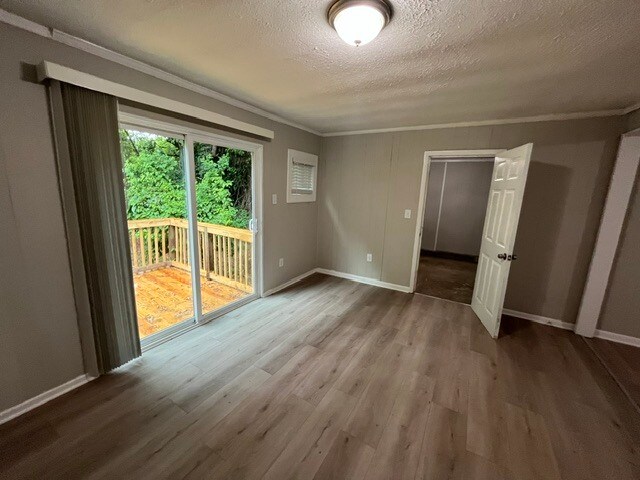 Building Photo - 5897 Leone Dr W