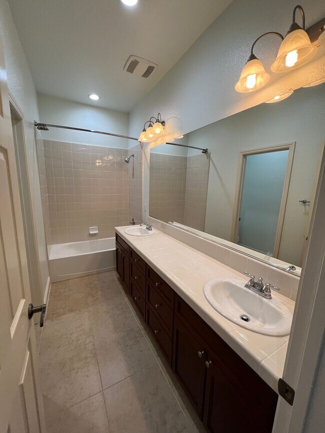 Building Photo - Desirable and Spacious 5-Bedroom Home in Empire Ranch!