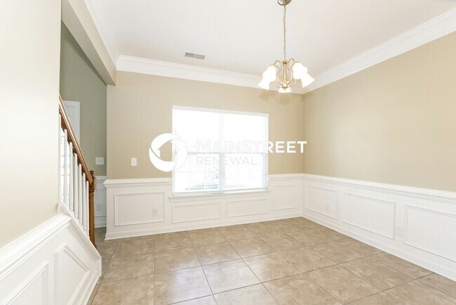 Building Photo - 4 Bedroom Pet-Friendly Home in Charlotte, NC with Main Street Renewal