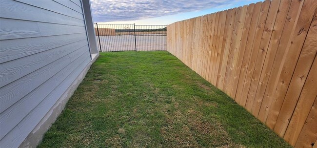 Building Photo - 2345 Moon Tower Trl